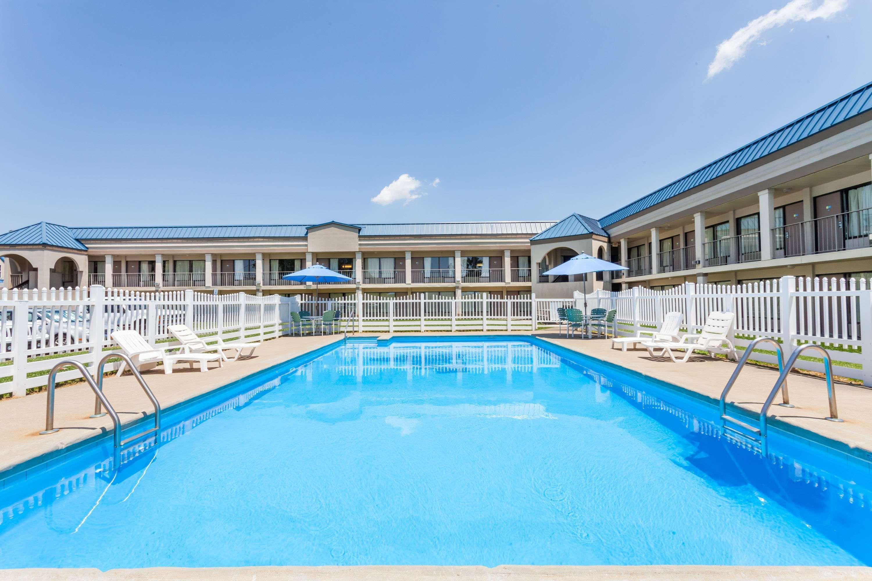 Rodeway Inn Owensboro Exterior photo